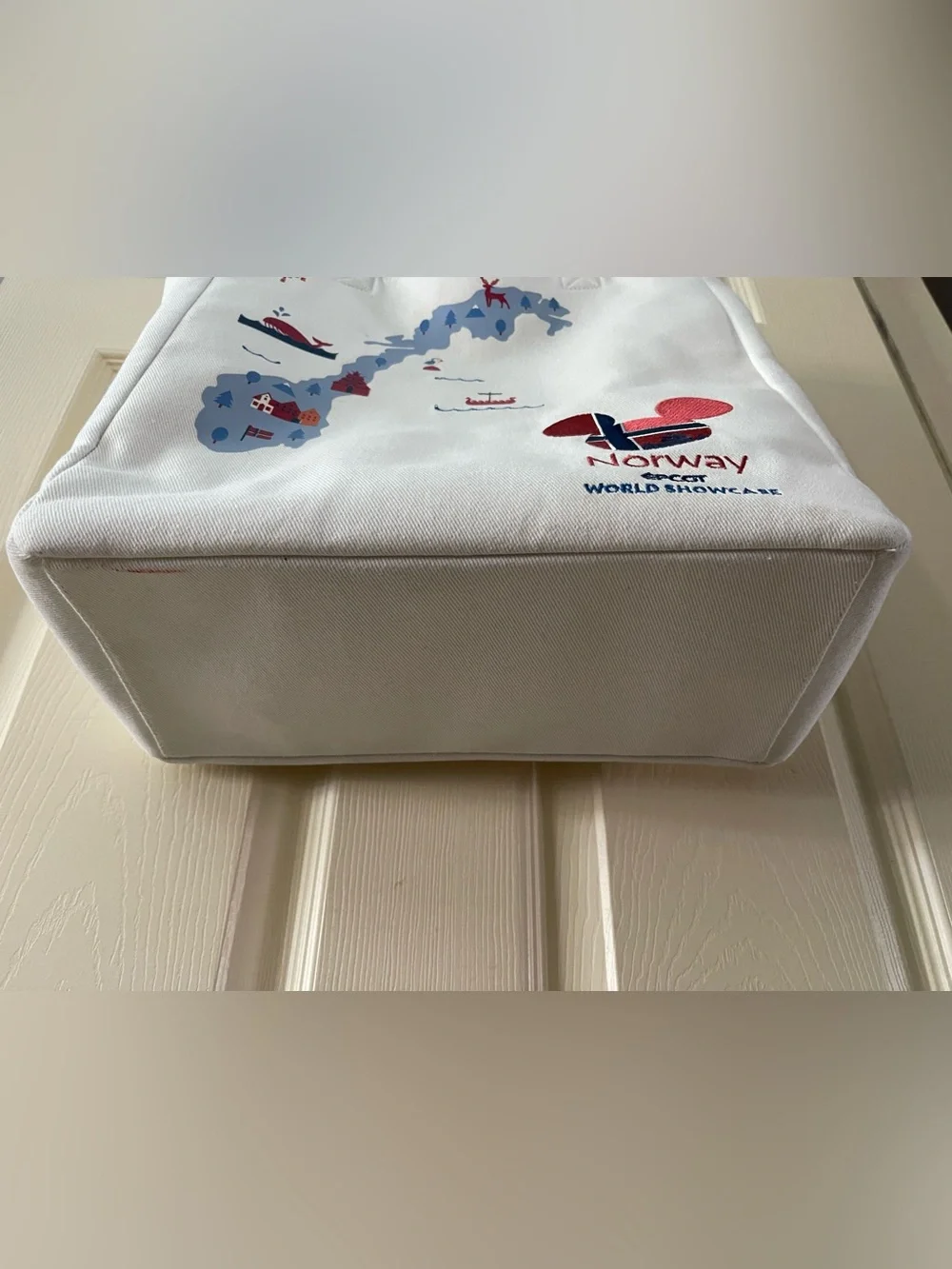 Disney Norway EPCOT World Showcase Canvas Tote - Picture 5 of 10